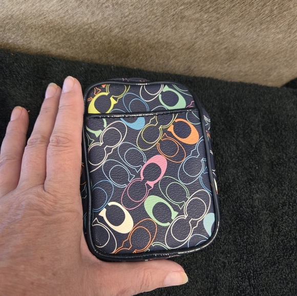 Coach canvas vintage Wristlet about 3x5 in great condition - Picture 2 of 4